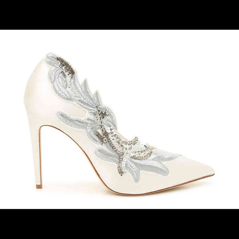 White silver Satin Vince Camuto Pumps